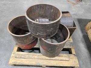 lot 34227 image: Industrial Steel Cylinder Housings and Mounting Brackets