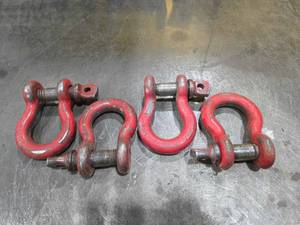 lot 48722 image: Red D-Ring Bow Shackles - Set of 3&nbsp