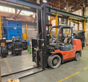 lot 16 image: 2007 Toyota 7FGCU70 LP Gas Forklift - 15,500 lb Capacity