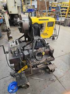lot 31 image: 20103 LJ Welding Automation 12P-900 Positioner - 1000lb Capacity