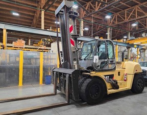 lot 10 image: 2010 Caterpillar P36000 Forklift - 3839.6 Hours