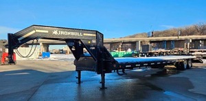 lot 14A image: 2018 Iron Bull 355 Gooseneck Flatbed Trailer