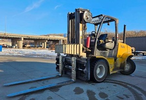 lot 15 image: 2012 Yale GDP155VXNJBE102 Forklift Truck