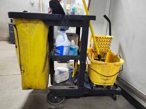 lot 36870 image: Rubbermaid Commercial Cleaning Cart Set with Supplies&nbsp