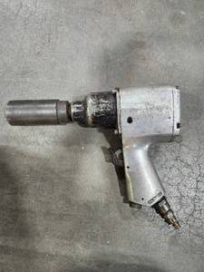 lot 49236 image: Dayton Heavy Duty Air Impact Wrench