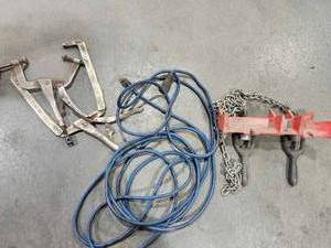 lot 49261 image: RIDGID Chain Pipe Vise with Welding Leads&nbsp