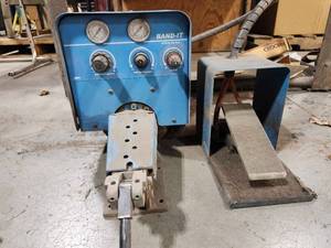 lot 49264 image: Band-It S75099 Air Tool Strapping Machine
