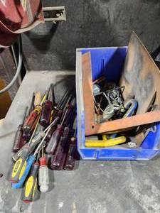 lot 49272 image: Screwdriver Collection with Toolbox