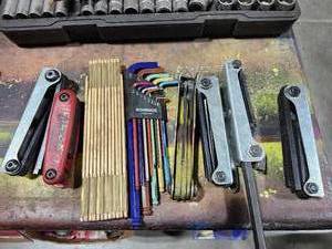 lot 49275 image: Mixed Lot of Professional Hand Tools - Bondhus Hex Keys and Folding Tools