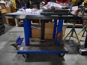 lot 49286 image: Industrial Heavy-Duty Hydraulic CartLift Table