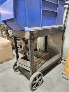 lot 49339 image: Quantum QRB166 Mobile Storage Cart with Bins&nbsp