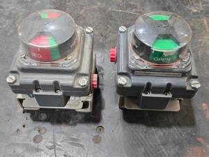 lot 34426 image: (2) Topworx Valve Position Indicators - OpenClosed Status Switches&nbsp
