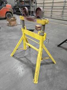 lot 34455 image: Sumner Pipe Roll Stand 2500lb Capacity