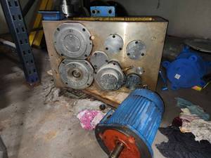 lot 49441 image: Industrial Electric Motor with Gearbox Assembly