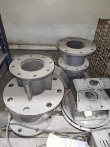 lot 49445 image: Industrial Flanged Pipe Fittings Set&nbsp