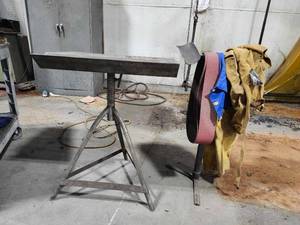 lot 49357 image: Industrial Welding Station with Safety Equipment&nbsp