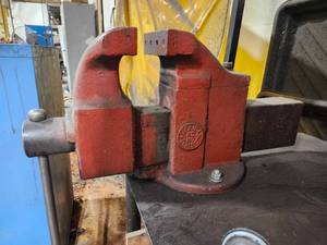 lot 49370 image: Columbian KC MO Bench Vise&nbsp