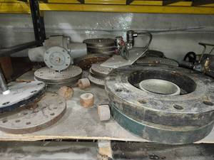lot 49418 image: Industrial Hydraulic Valve Assembly with Mounting Plates&nbsp