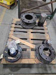 lot 34474 image: Industrial Steel Pipe Flanges with Mounting Hardware&nbsp