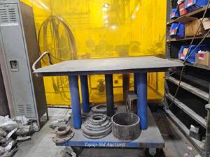 lot 34390 image: Industrial Hydrolic Rolling Cart with Machine Parts&nbsp
