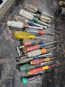 lot 48738 image: Vintage Craftsman Screwdriver Collection&nbsp