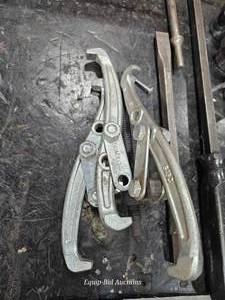 lot 48747 image: Set of 3 Large Professional Grade Combination Wrenches