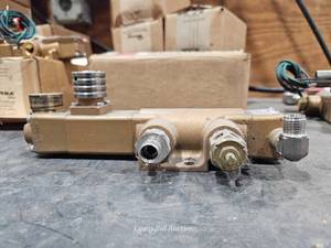 lot 48828 image: Versa Industrial Control Valve Assembly