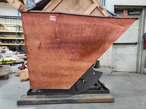 lot 20252 image: Industrial Self-Dumping Hopper