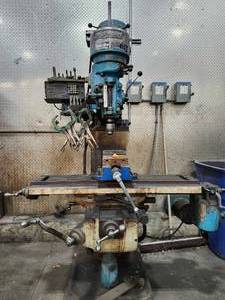 lot 20257 image: Bridgeport Milling Machine with DRO