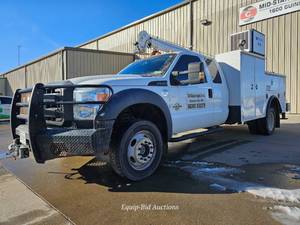 lot 11 image: 2015 Ford F550 4x4 Extended Cab Truck With Caseco Service Bed
