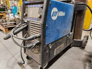 lot 39 image: Miller Multimatic 255 Multi-Process Welder