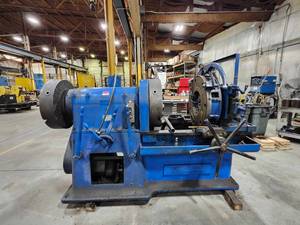 lot 44 image: Vintage Oster Industrial Pipe Threading Machine