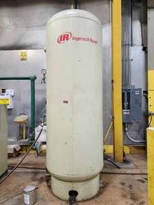 lot 53 image: Ingersoll Rand Industrial Air Receiver Tank