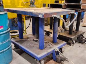 lot 20289 image: Industrial Heavy-Duty Hydraulic Work Table with Quick-Release Clamps&nbsp&nbsp