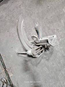 lot 20302 image: Industrial Pipe Cutter Assembly - Heavy Duty Chain Drive&nbsp
