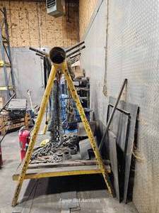 lot 20310 image: Industrial Chain Hoist Stand