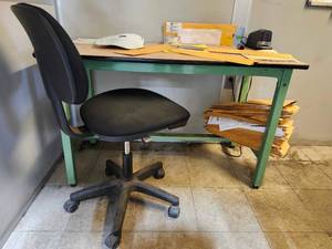 lot 35453 image: Industrial Office Desk Set with Chair&nbsp
