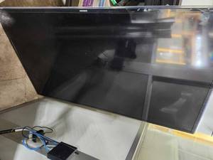 lot 35463 image: Samsung 65-inch Smart TV (Model UN65F6300)