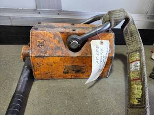 lot 35473 image: Industrial Magnetic Lifting Device&nbsp