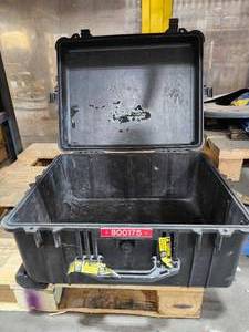 lot 36883 image: Large Pelican-Style Hard Protective Case #800175&nbsp