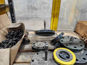 lot 36884 image: Industrial Pipe Flange Kit with Bolts - Varying Sizes&nbsp
