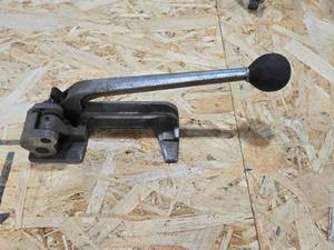 lot 34759 image: Uline Heavy-Duty Steel Strapping Tensioner Tool&nbsp&nbsp