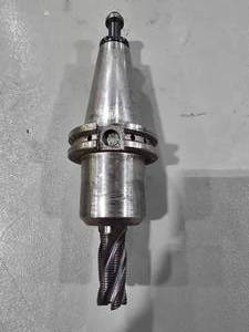 lot 34278 image: BT40 Industrial CNC Tool Holder with Spiral Flute Cutter&nbsp