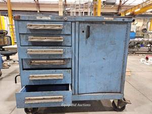 lot 34789 image: Industrial Mobile Tool Cabinet with Storage on wheels&nbsp