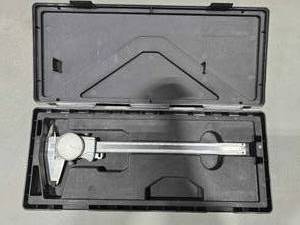 lot 36902 image: Mitutoyo Dial Caliper with Lixer Gage Block Set