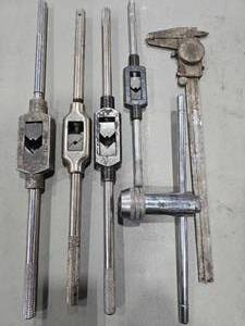 lot 36908 image: Machine Shop Tap Wrench Set&nbsp