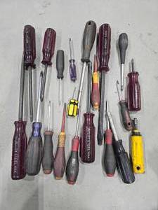 lot 36916 image: Vintage Alloy Steel and Mixed Screwdriver Set