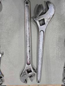 lot 36942 image: Crescent 24-inch Adjustable Wrench