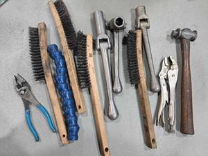 lot 36949 image: Tool Collection with Wire Brushes&nbsp