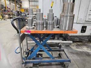 lot 36961 image: Hydraulic Scissor Lift Table with Machined Steel Components&nbsp